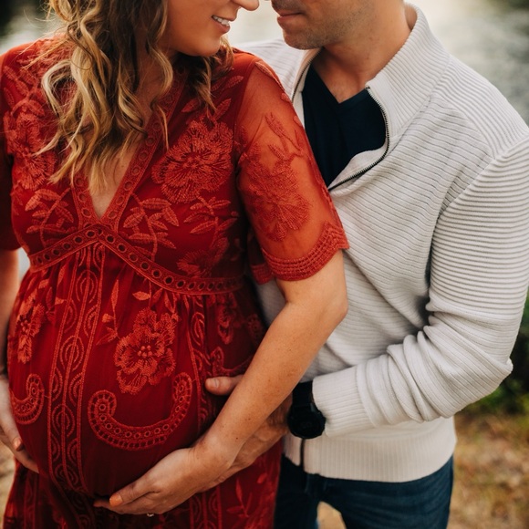 Perfect Maternity Dress for Photoshoot - Picture 2 of 6